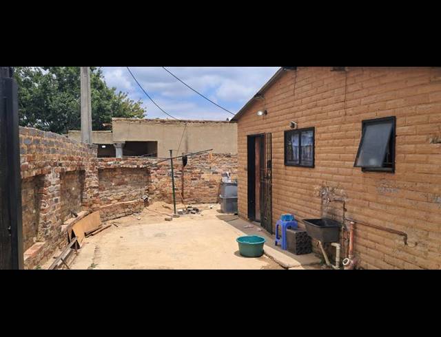 12 BEDROOM HOUSE FOR SALE IN ALEXANDRA EAST BANK